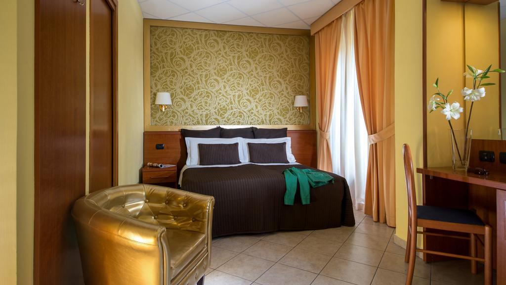 In Roma Vale&Hillary Colosseo B&B Rum bild